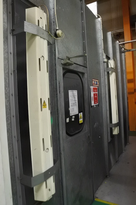 BINKS Paint Spray Booth with Sliding Doors and Extraction Unit