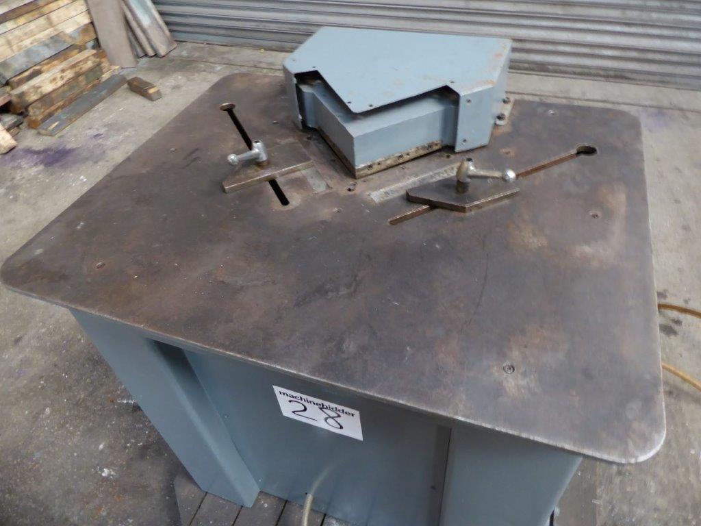 6" x 6" pneumatic corner notcher