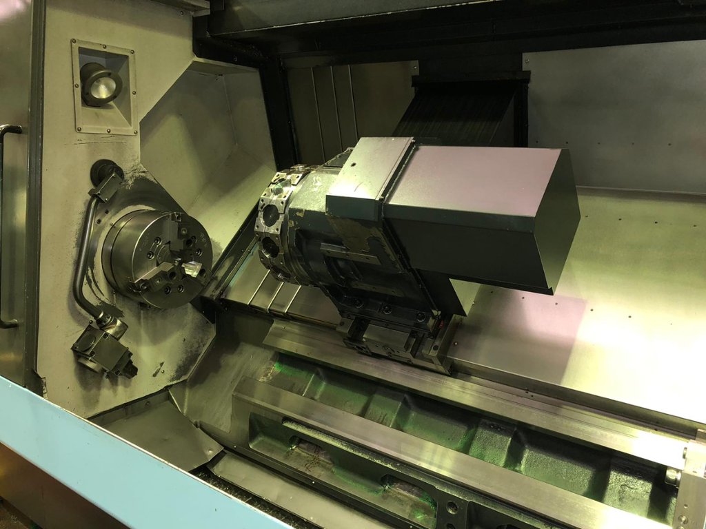 DOOSAN Puma 400 XLM CNC Lathe with Fanuc Series 21i TB CNC